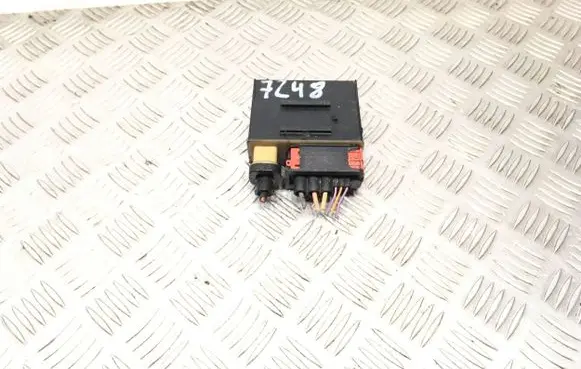 Peugeot 308 Fuse module 87635E