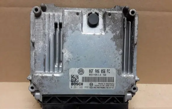 Volkswagen PASSAT B6 Engine control unit/module 06F906056FC 0261S02262
