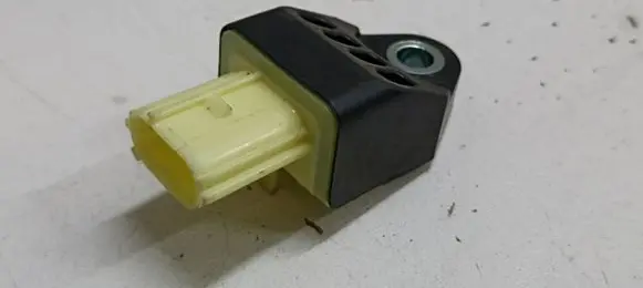 Toyota Auris E180 Airbag deployment crash/impact sensor 8983102140