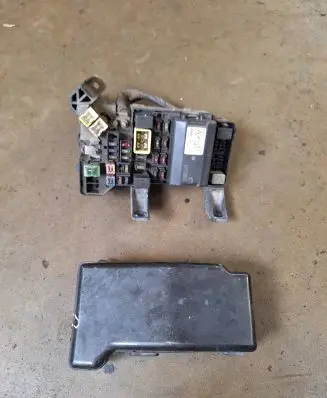 Mitsubishi Pajero Fuse module MR515657 G8C208MC 0370D1