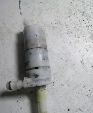 Volvo XC90 Windscreen/windshield washer pump