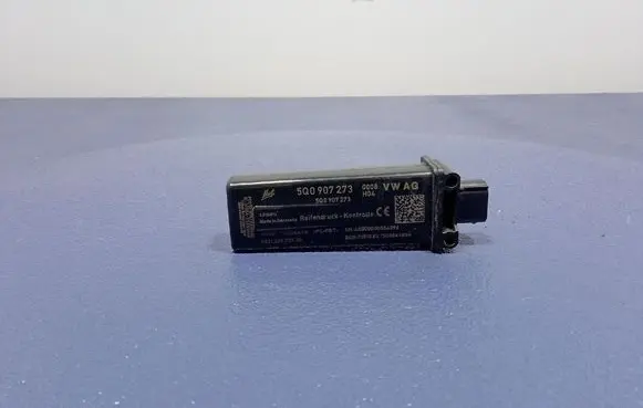 Volkswagen PASSAT CC Tire pressure sensor 5Q0907273