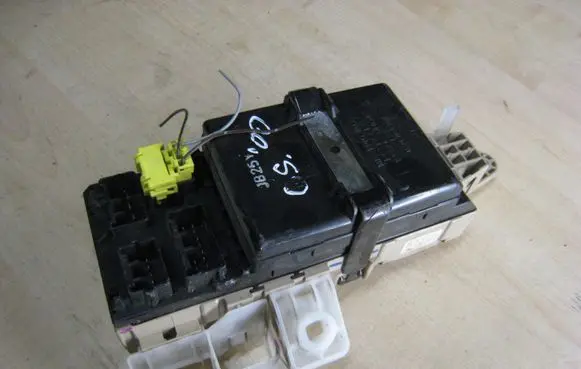 Lexus GS 300 400 430 Fuse module 8922630030