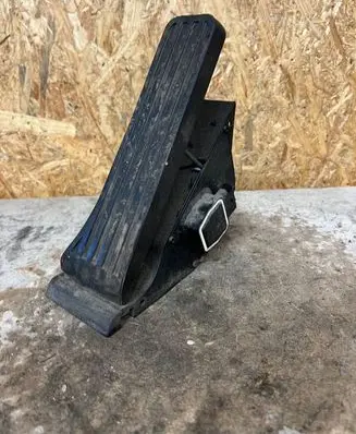 Mercedes-Benz C W204 Accelerator throttle pedal A2043000004