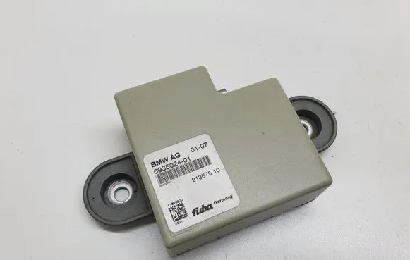 BMW 5 E60 E61 Antenna control unit 6935024 693502401