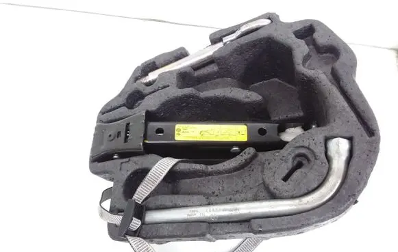 Volkswagen Fox Tool set 5Z0012115 6Q0011031E 4D0012219A
