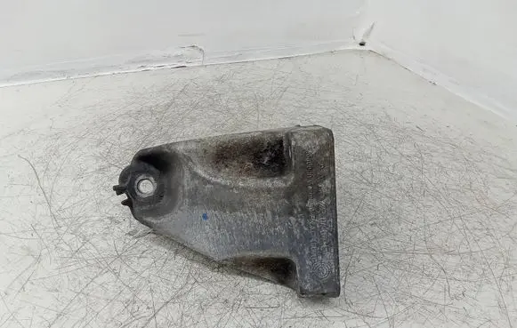 Mercedes-Benz S W221 Engine mounting bracket A6422230404