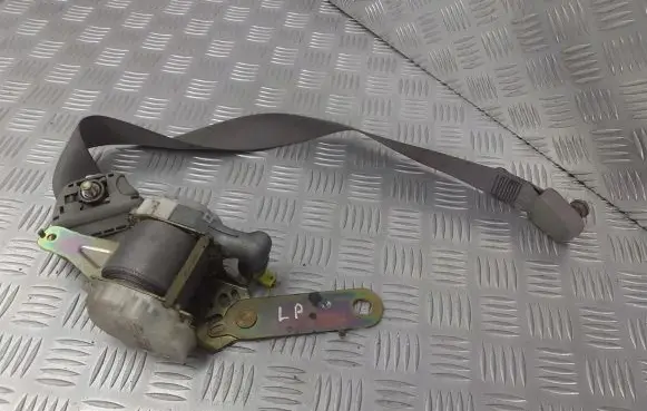 Nissan Altima Front seatbelt