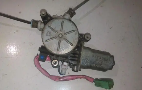Honda CR-V Front door window regulator motor 408272