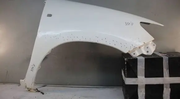 Toyota Hilux (AN10, AN20, AN30) Fender mounting bracket