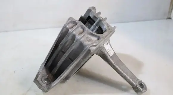 KIA Ceed Engine mounting bracket