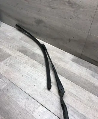 Mercedes-Benz E W211 Front wiper blade arm A2118201544
