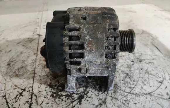 Opel Vivaro Generator/alternator 8200404459 15C058 113000045