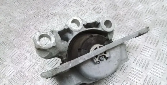 Volvo XC90 Engine mount bracket 31460883