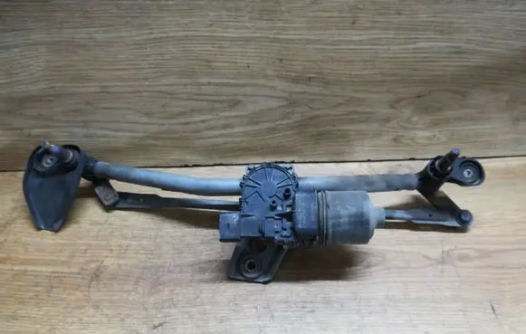 Opel Astra H Front wiper linkage and motor 13111211