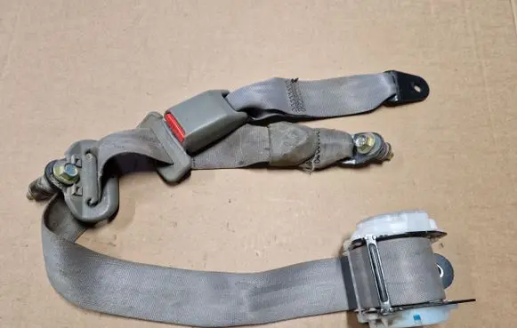Nissan Patrol Y61 Rear seatbelt