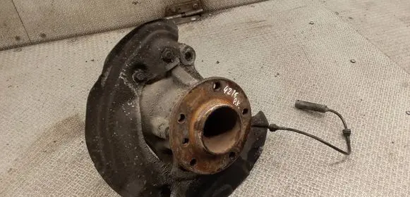 BMW 1 E81 E87 Front wheel hub spindle knuckle 6764443