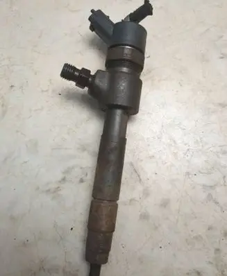 Opel Zafira B Fuel injector 0445110276