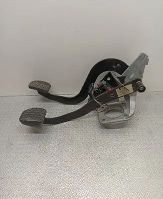 BMW X3 E83 Pedal assembly 3414589