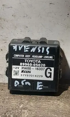 Toyota Avensis T250 Light module LCM 8996005020