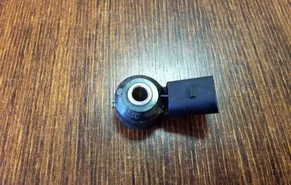 Volkswagen Golf SportWagen Detonation knock sensor 030905377D