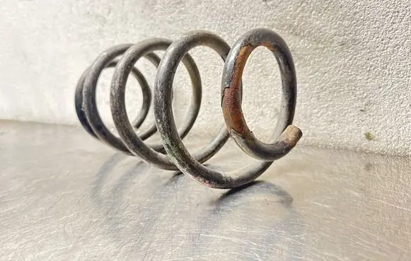 Opel Vivaro Front coil spring 