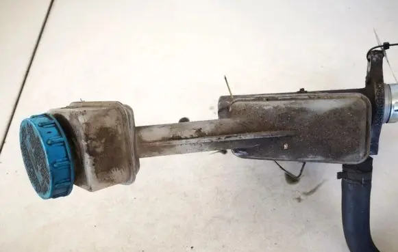 Brake fluid reservoir