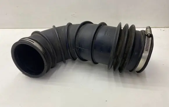 Cadillac CTS Air intake hose/pipe 25736895
