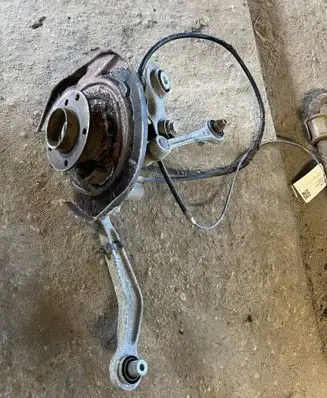 BMW 5 E39 Rear wheel hub spindle/knuckle 1KS42DL