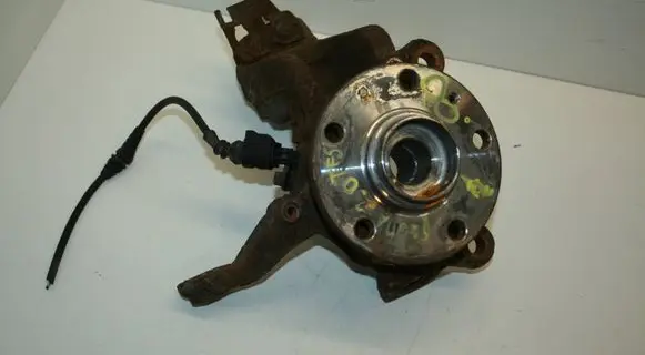 Skoda Octavia Mk2 (1Z) Front wheel hub spindle knuckle