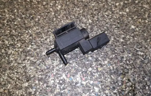Volkswagen Touran I Turbo solenoid valve 037906283C