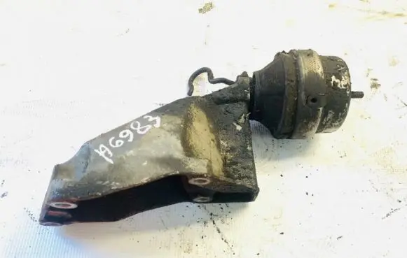Audi A6 S6 C5 4B Engine mount bracket w1790919
