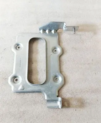 Chrysler Pacifica Sound amplifier holder/bracket 68257567AB