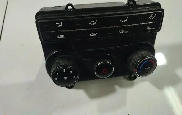 Hyundai i30 Climate control unit JD113778