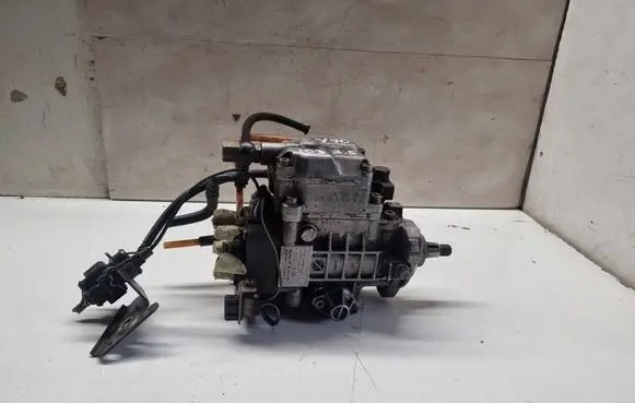 Volvo V70 Fuel injection high pressure pump 0460415990