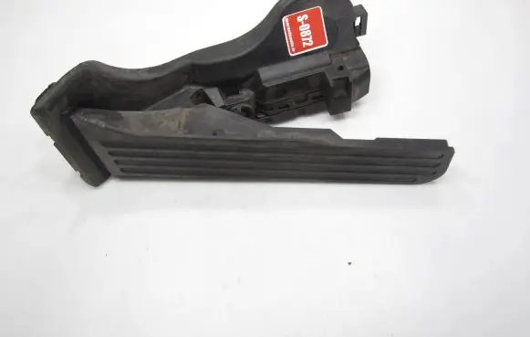 Volkswagen PASSAT B6 Accelerator throttle pedal 1K1721503L 6PV00860000