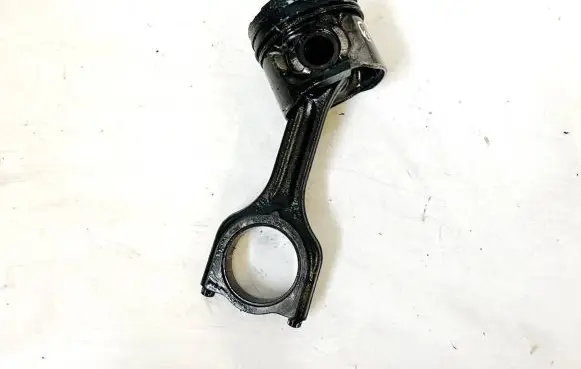 Ford Focus C-MAX Piston with connecting rod