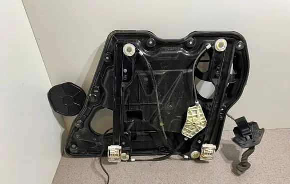 Fiat Freemont Rear window lifting mechanism without motor K68043739AA 68082017AB 965231