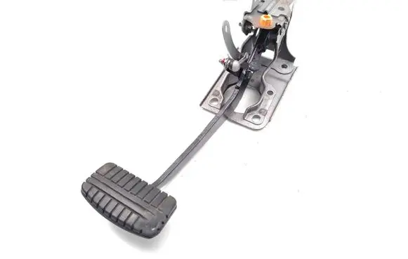 Mitsubishi Outlander Brake pedal 
