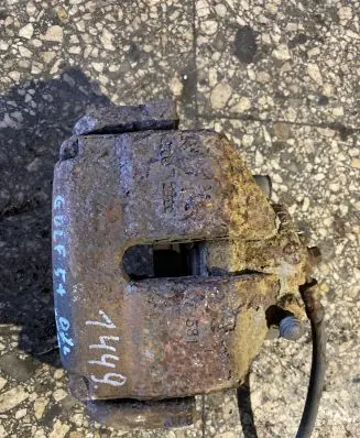 Volkswagen Golf Plus Front brake caliper