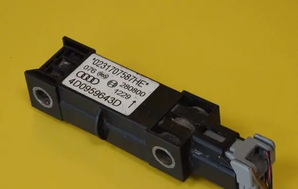 Volkswagen Touran I Airbag deployment crash/impact sensor 4D0959643D