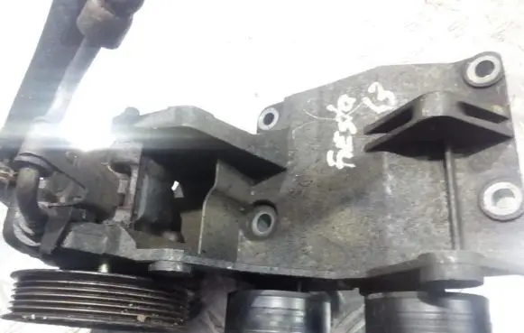 Ford Fiesta Engine mounting bracket 96bf10k018ad 96bf-10k018-ad