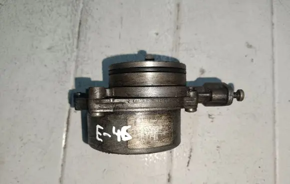 BMW 3 E46 Vacuum pump 72817601B