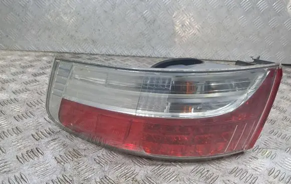 Toyota Avensis Verso Rear/tail lights