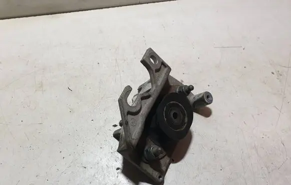 Renault Captur Engine mount bracket 112202847R