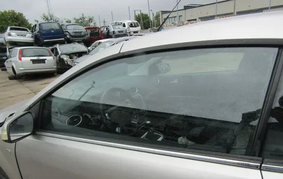 Ford Focus C-MAX Front door window glass four-door 