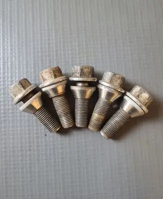 Volvo V90 Cross Country Nuts/bolts 