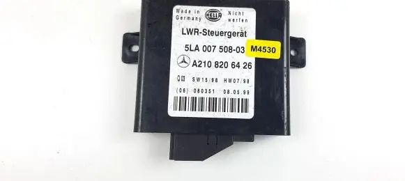 Mercedes-Benz E W210 Light module LCM A2108206426 M4530