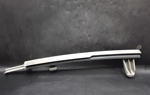 KIA Sorento Front door glass trim molding 835102P000
