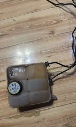 Ford C-MAX II Coolant expansion tank/reservoir 8v618k218ae